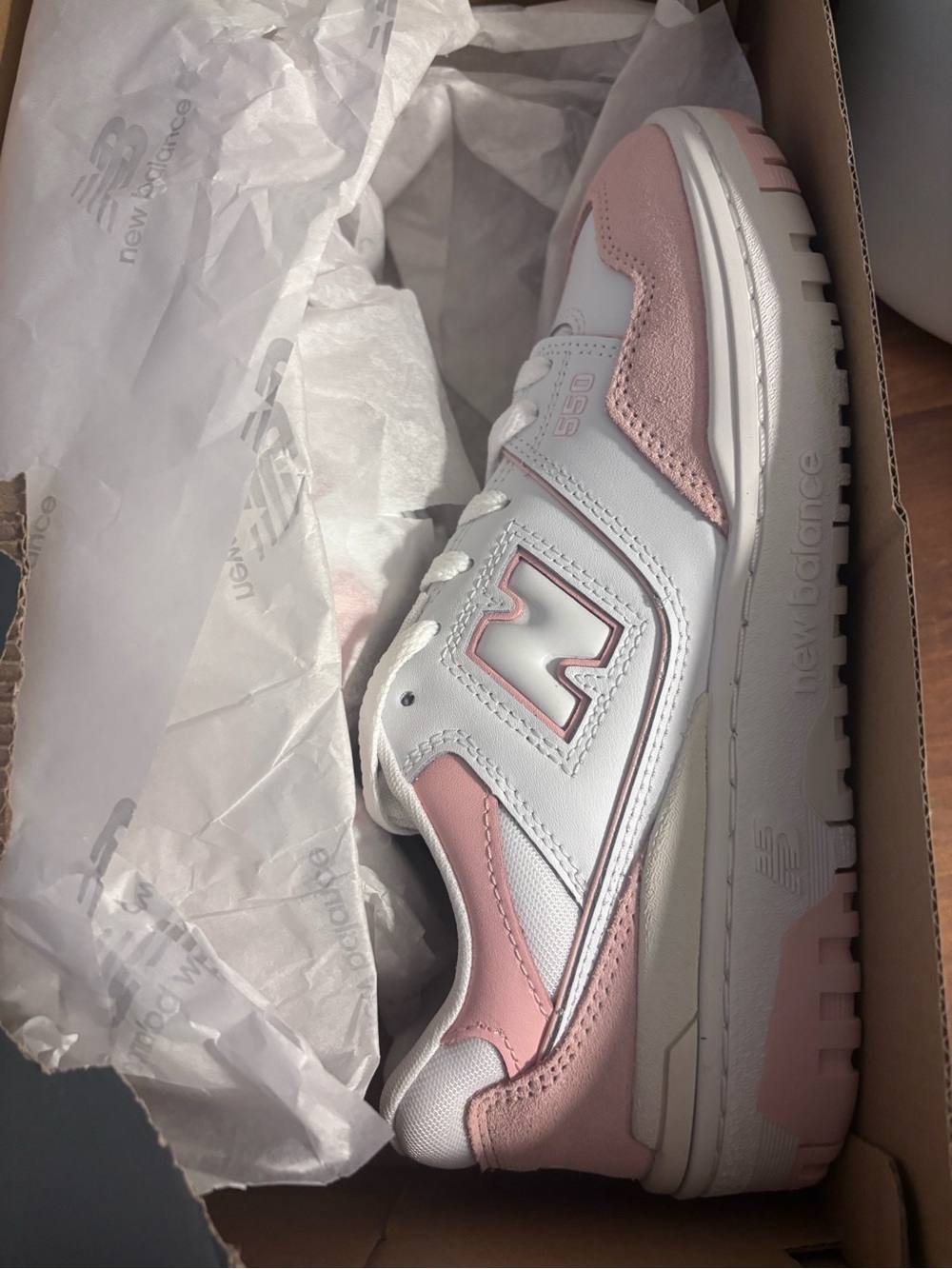 New Balance 550 Sneakers in White and Light Pink - Picture 4 of 4